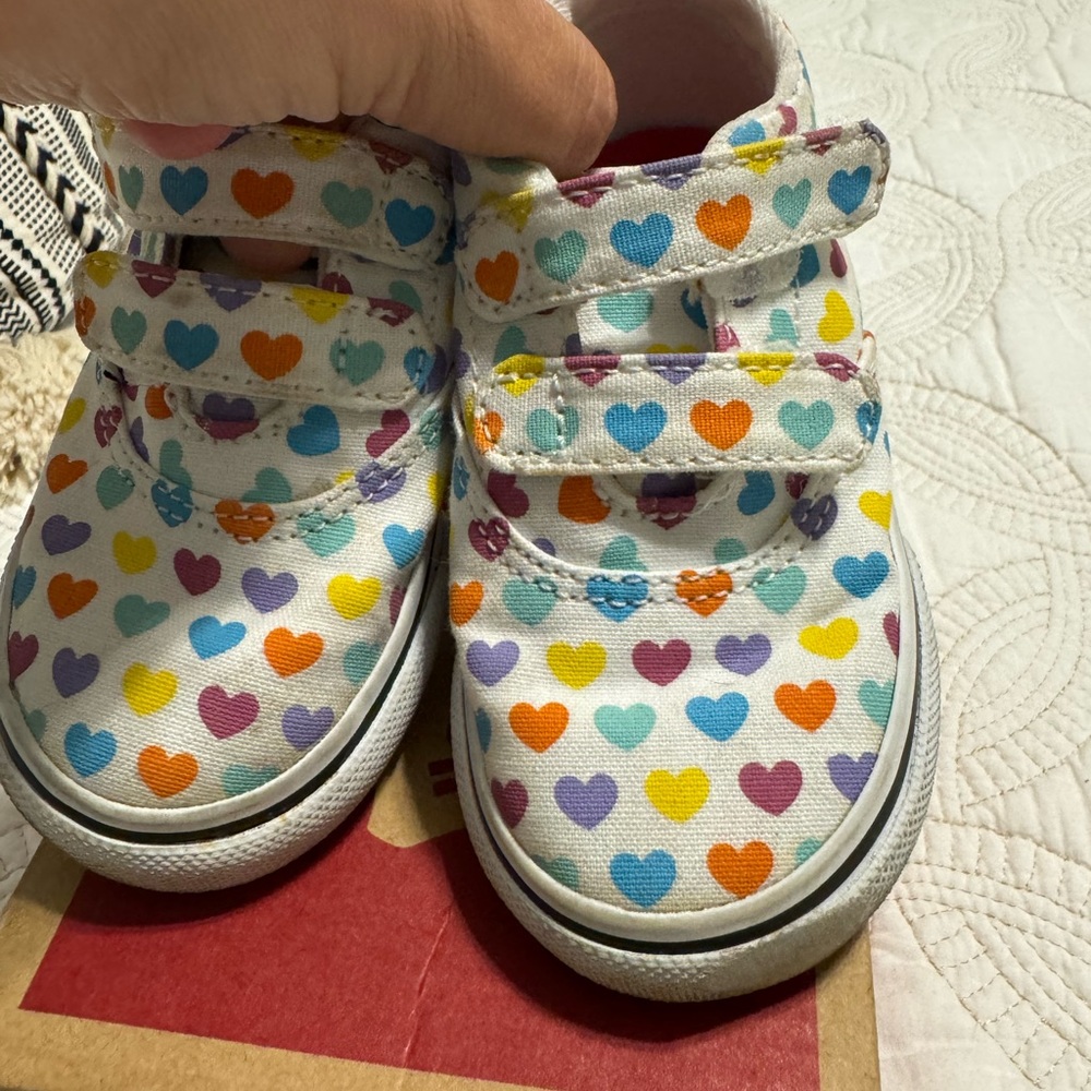 White hearted Vans - Picture 3 of 8